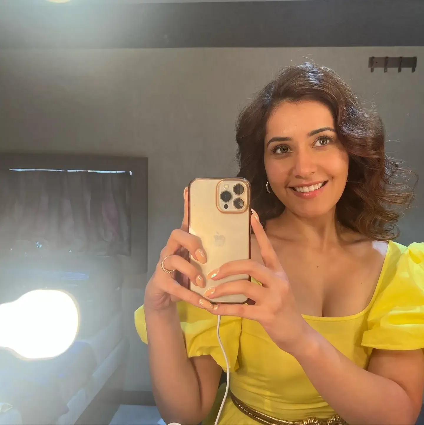 INDIAN ACTRESS RASHI KHANNA WALLPAPER IN YELLOW DRESS 2